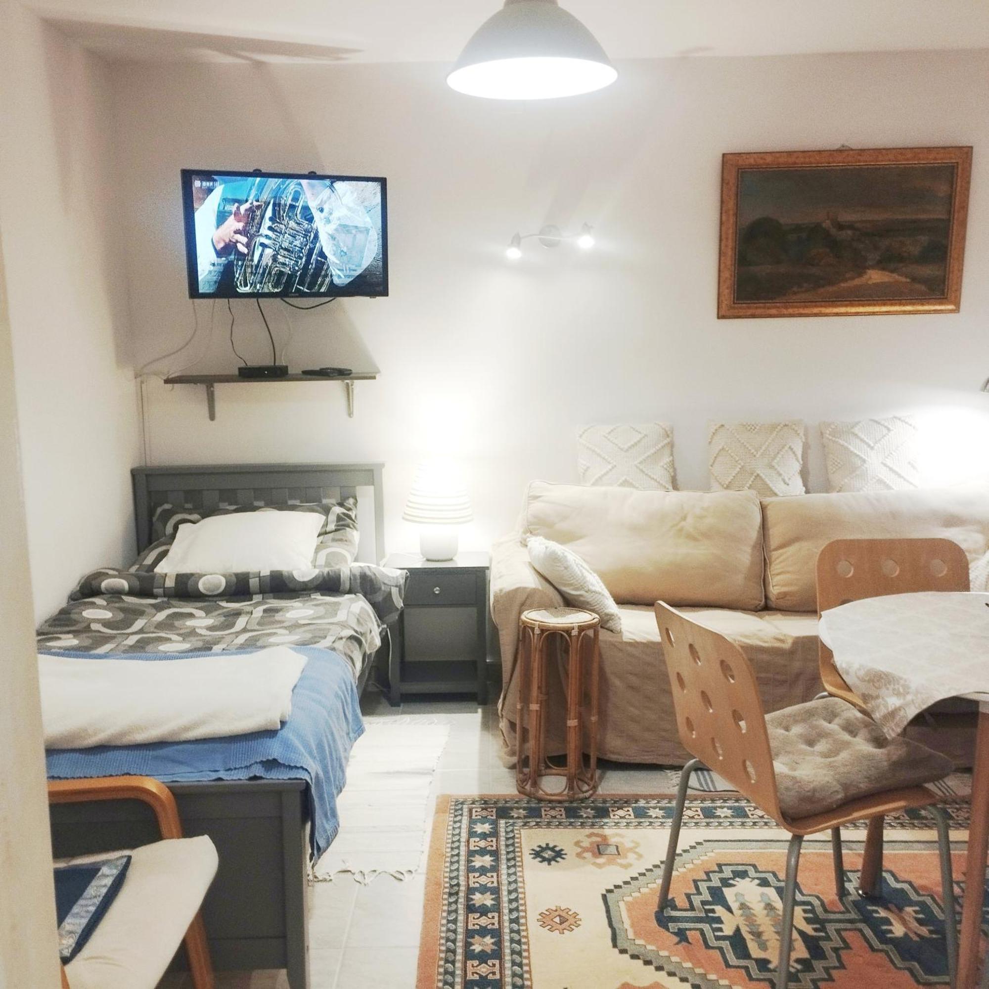 B&B Family Basement Apartment, Breakfast, Free Parking, 5Km From Tulln Chorherrn Exterior photo